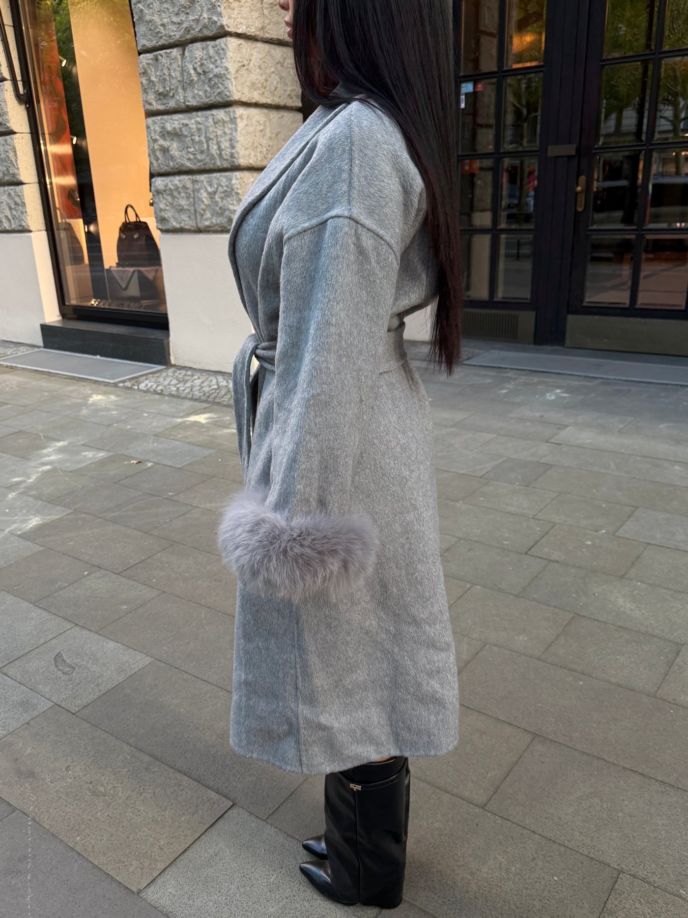 Langer Wollmantel mit Fell