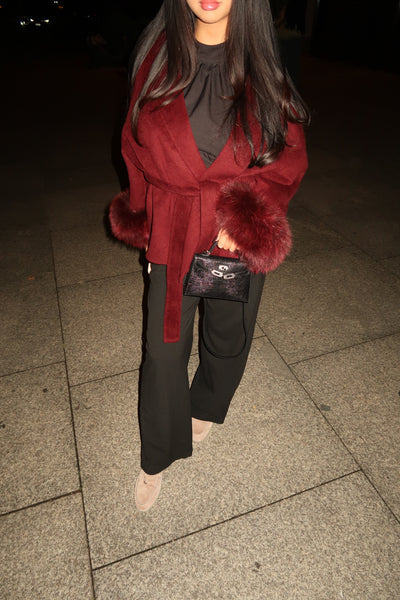 Kurzer Wollmantel mit Fellbesatz