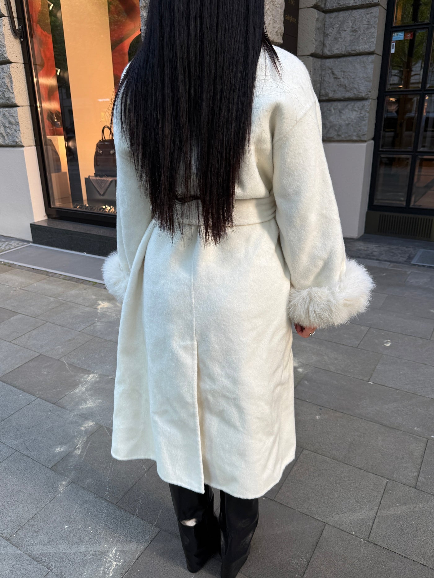 Langer Wollmantel mit Fell