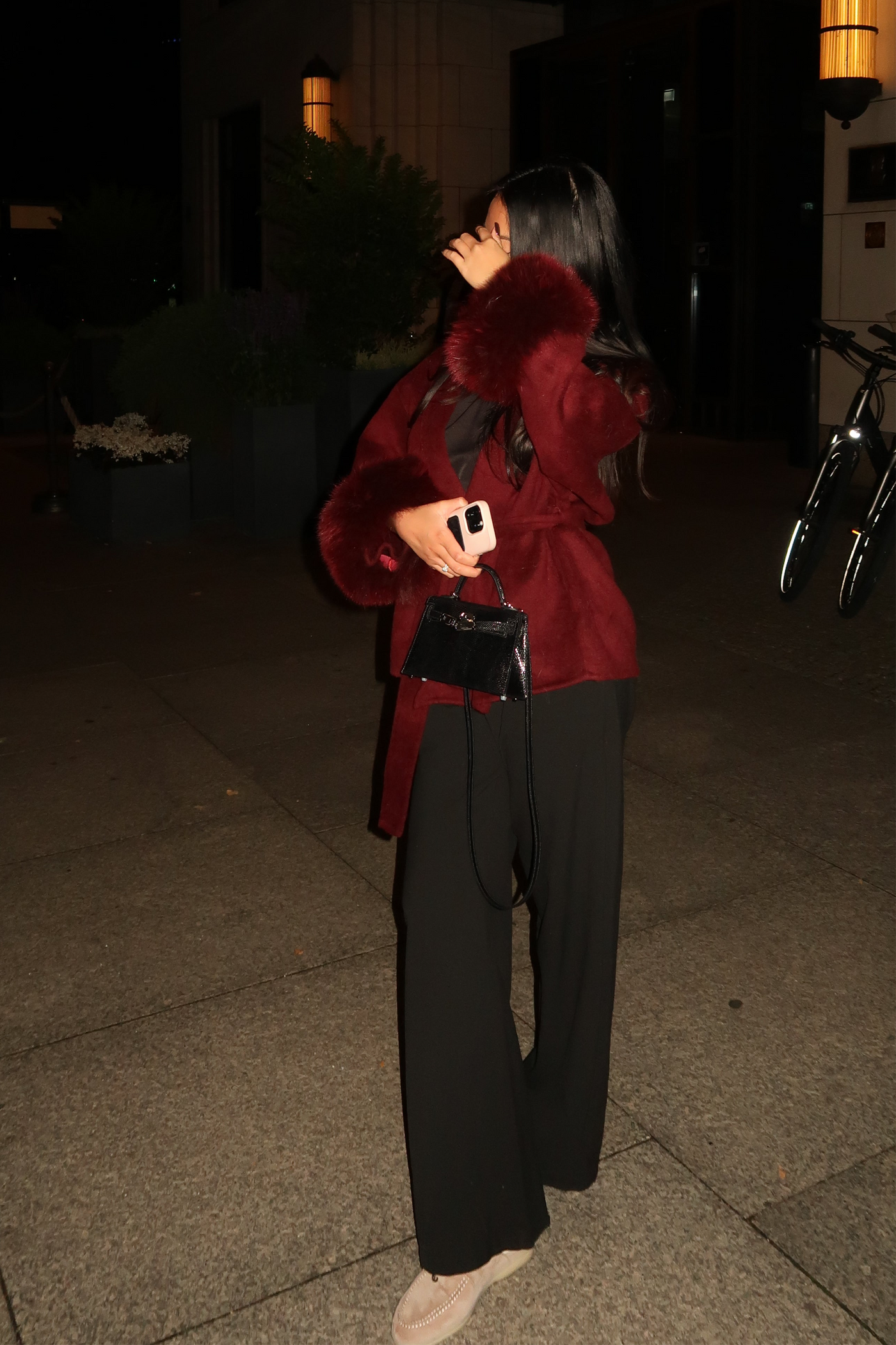 Kurzer Wollmantel mit Fellbesatz