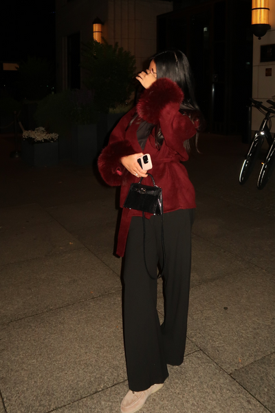 Kurzer Wollmantel mit Fellbesatz