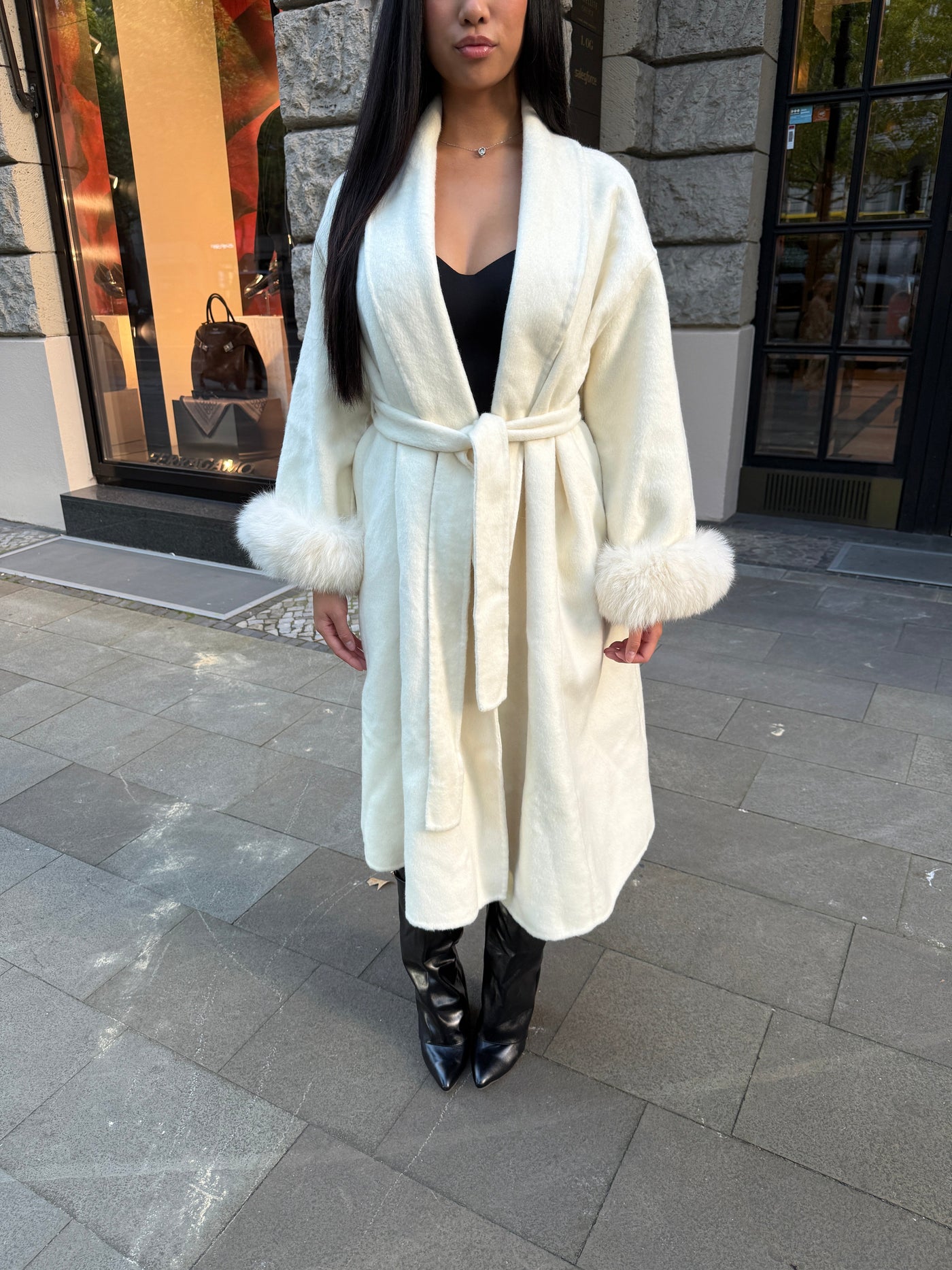 Langer Wollmantel mit Fell