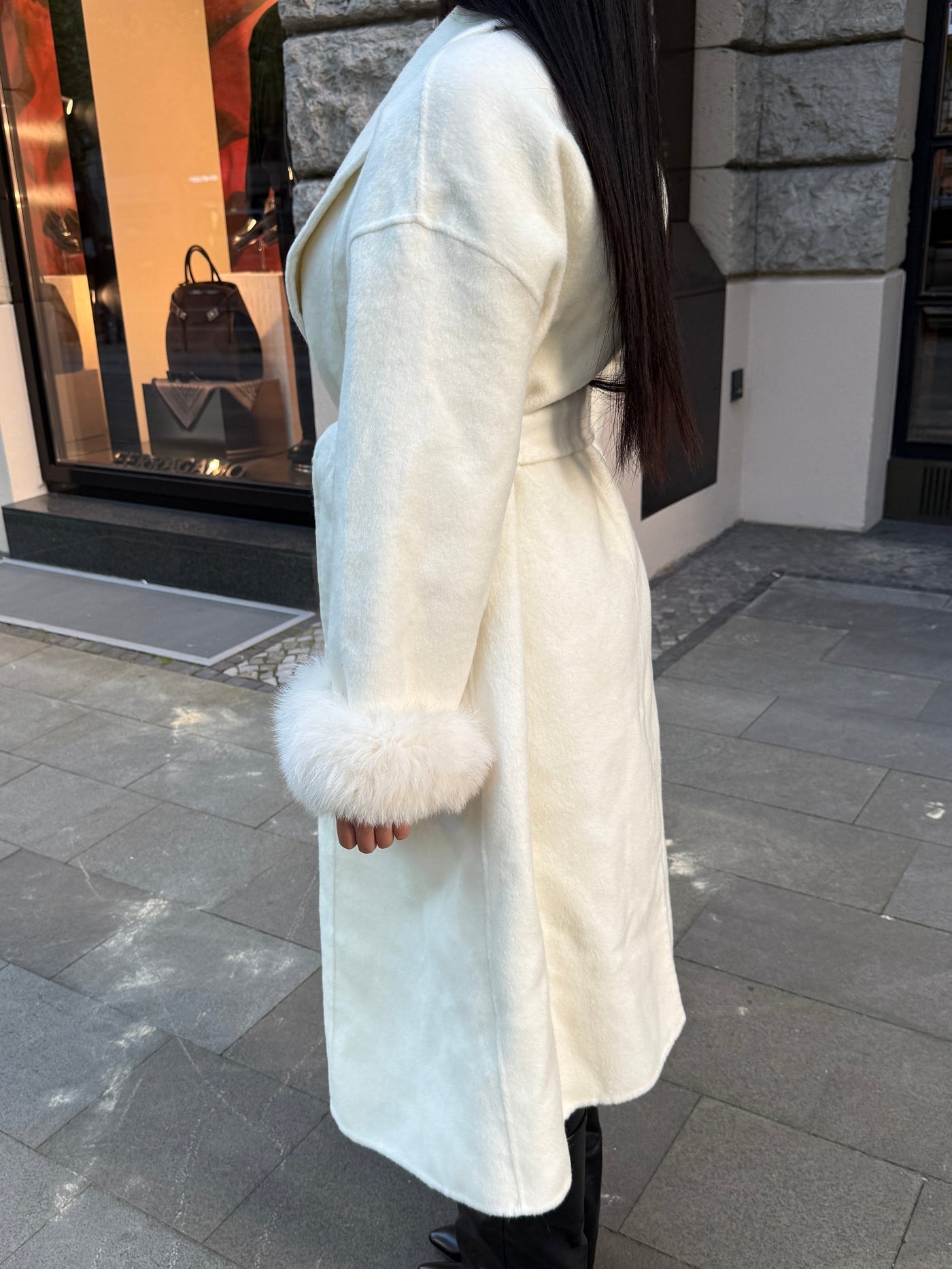 Langer Wollmantel mit Fell