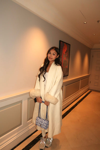 Langer Wollmantel mit Fell