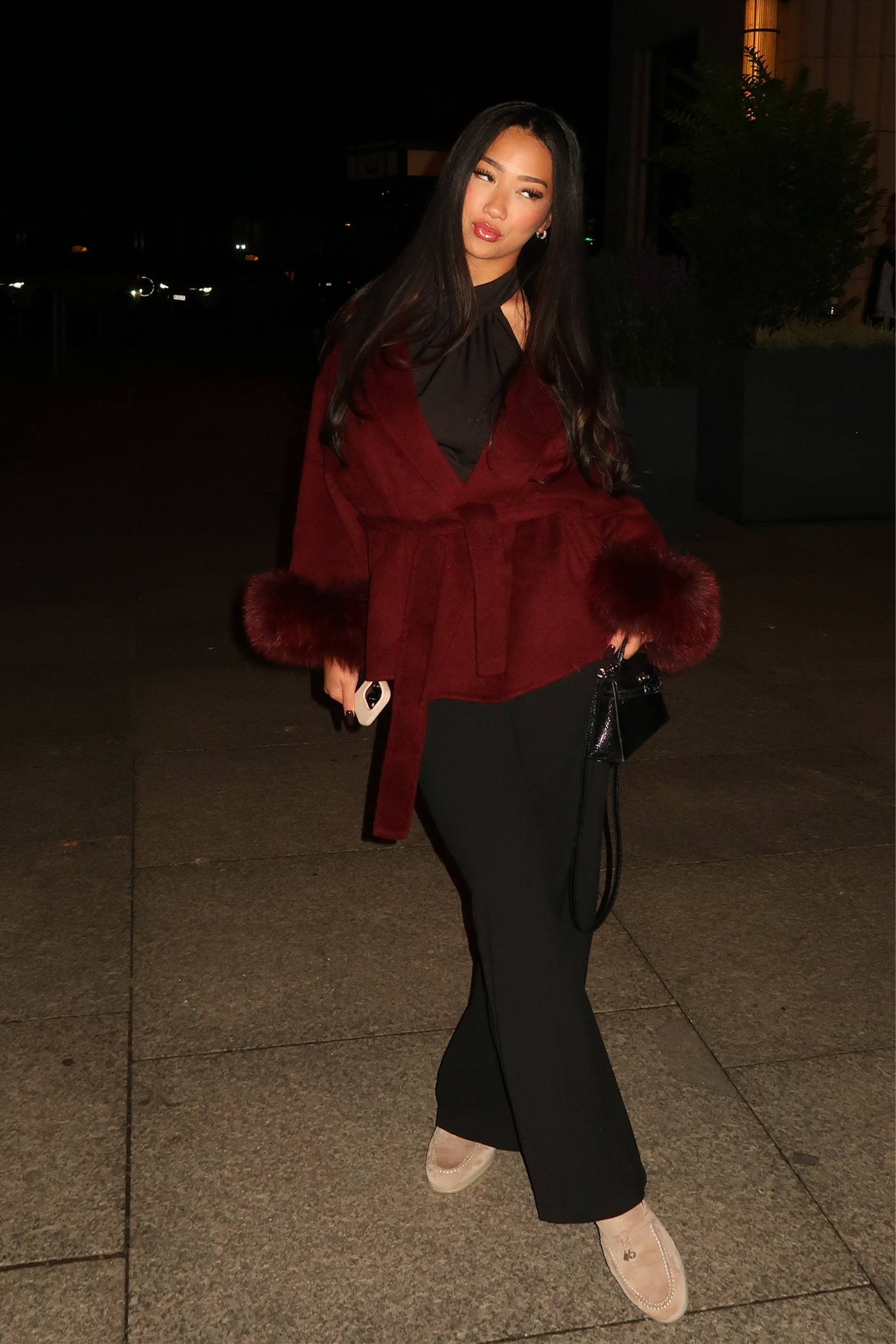 Kurzer Wollmantel mit Fellbesatz