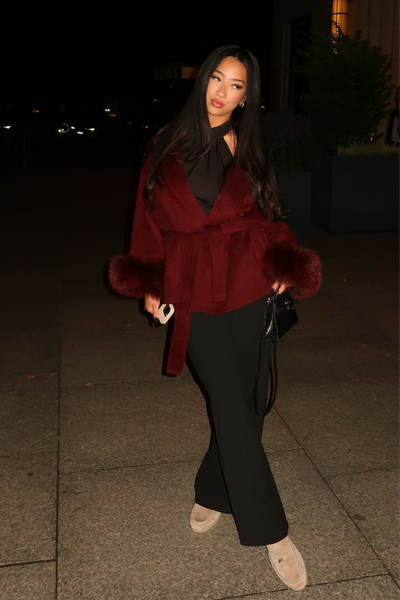 Kurzer Wollmantel mit Fellbesatz