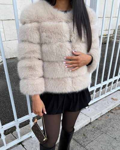 Pelzmantel aus Kunstfell Weiß