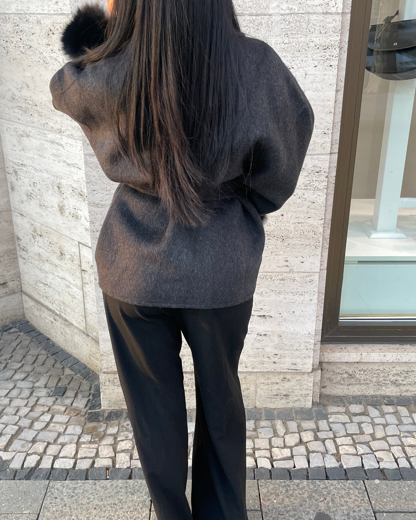 Kurzer Wollmantel mit Fellbesatz