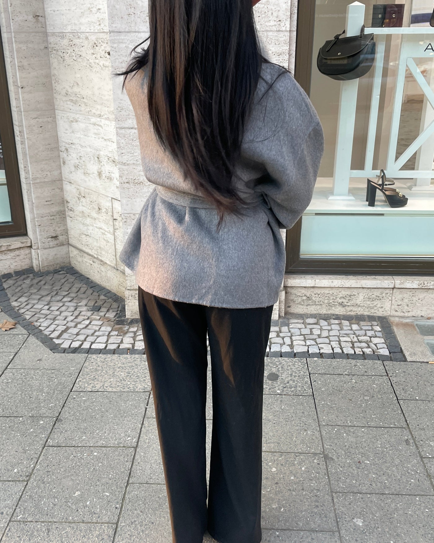 Kurzer Wollmantel mit Fellbesatz