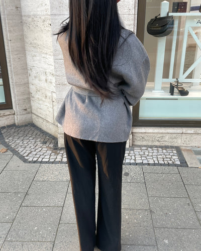 Kurzer Wollmantel mit Fellbesatz