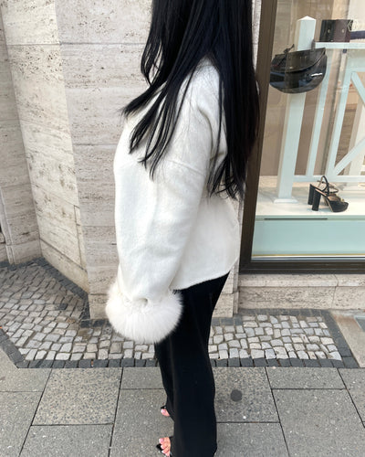 Kurzer Wollmantel mit Fellbesatz