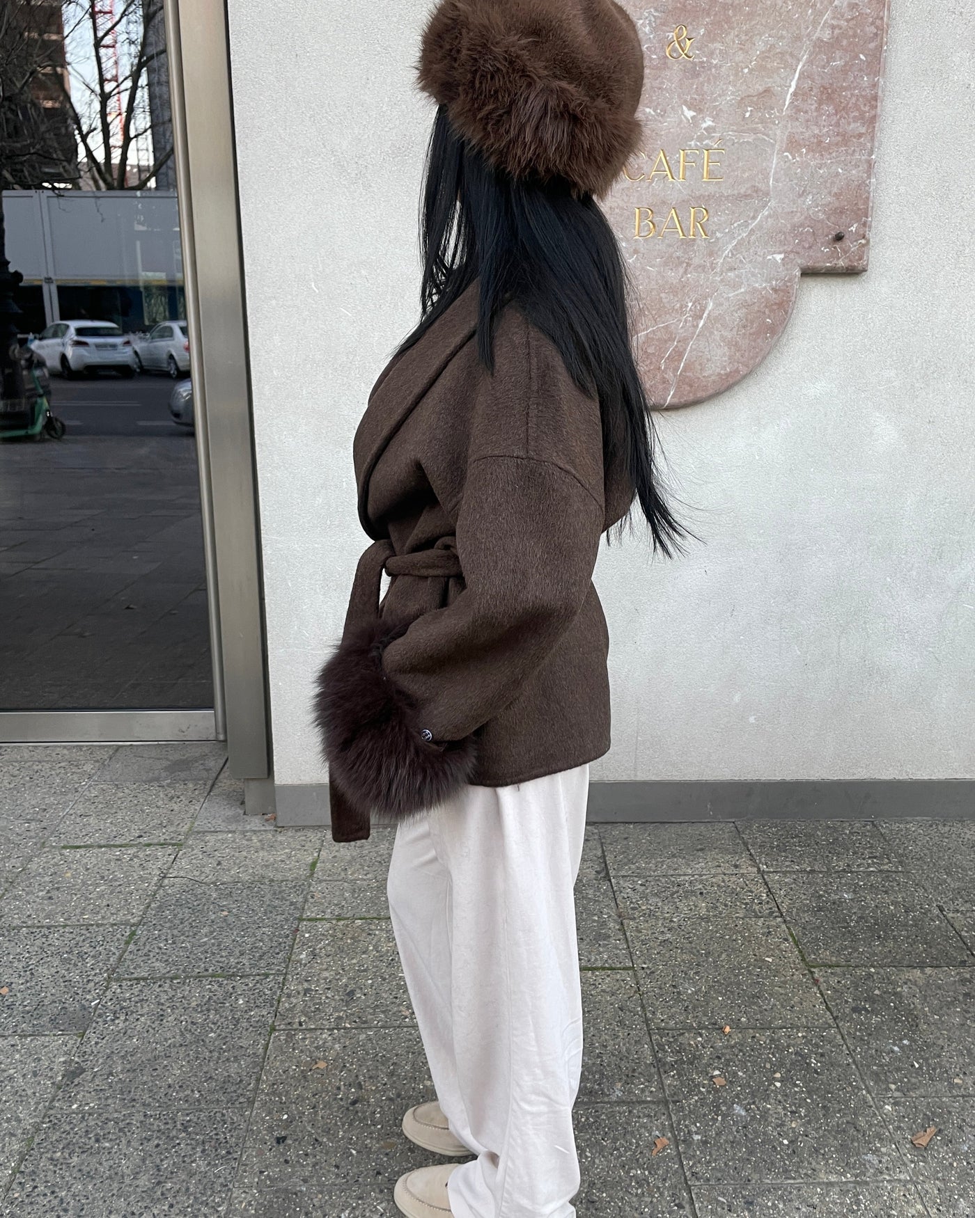 Kurzer Wollmantel mit Fellbesatz