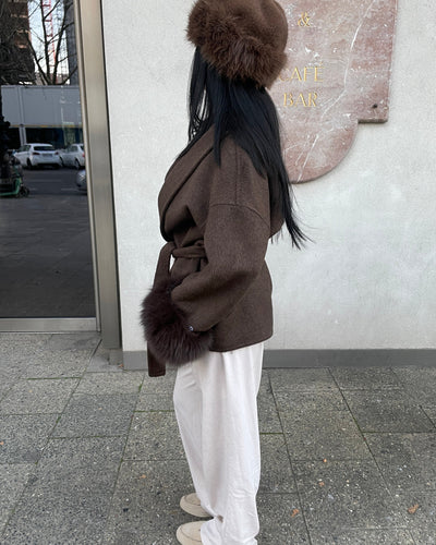 Kurzer Wollmantel mit Fellbesatz