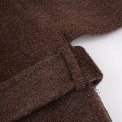 Exklusives Set: Wollmantel & Bellavure Shark Boots in Braun