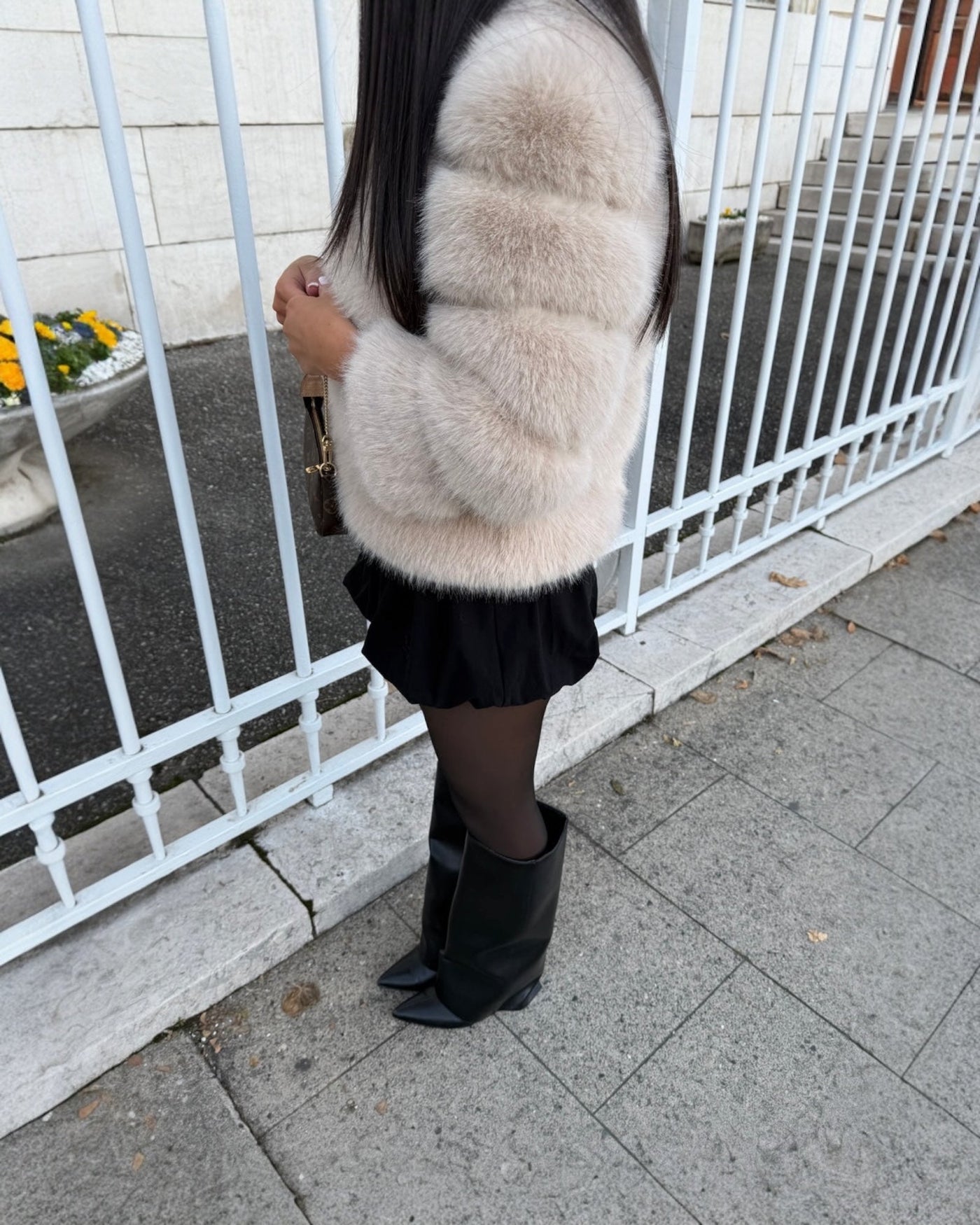 Pelzmantel aus Kunstfell Weiß